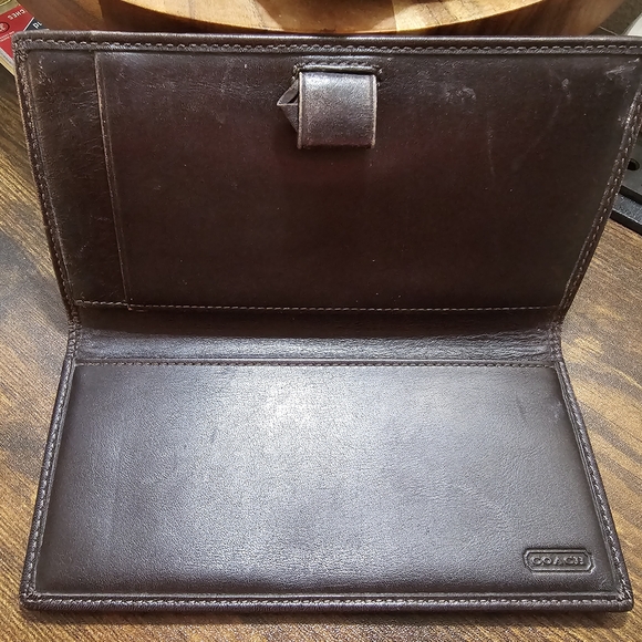 Coach Signature Wallet - Picture 8 of 8